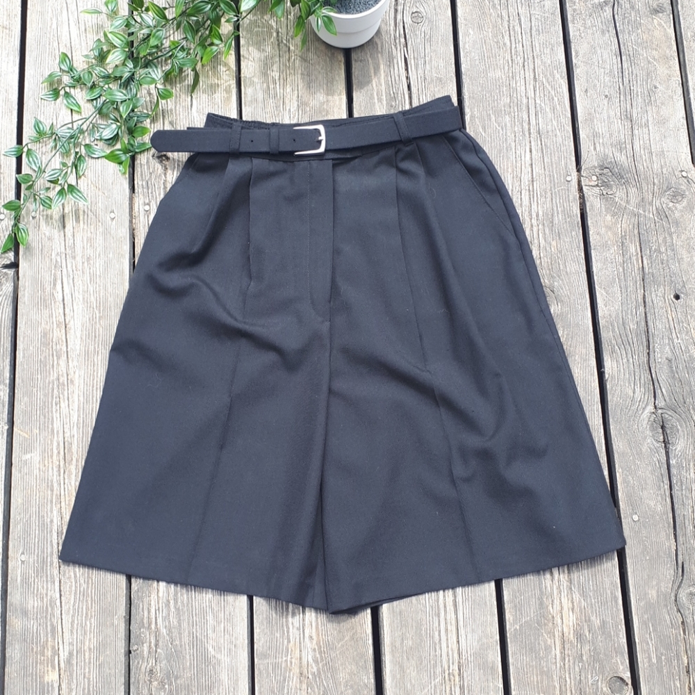 Vintage pleated ultra high rise shorts black